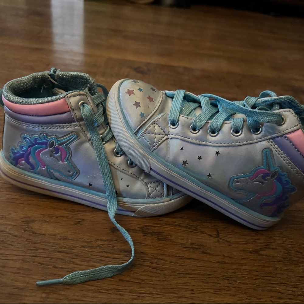 Girls hi top tennis shoes 13 light up unicorns